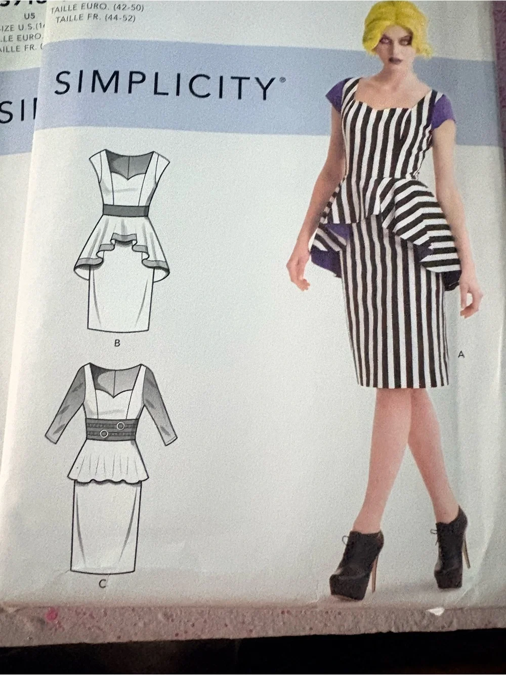 BN UNCUT SIMPLICITY 9165 R5 Plus HALLOWEEN COSTUMES SEWING PATTERNS
